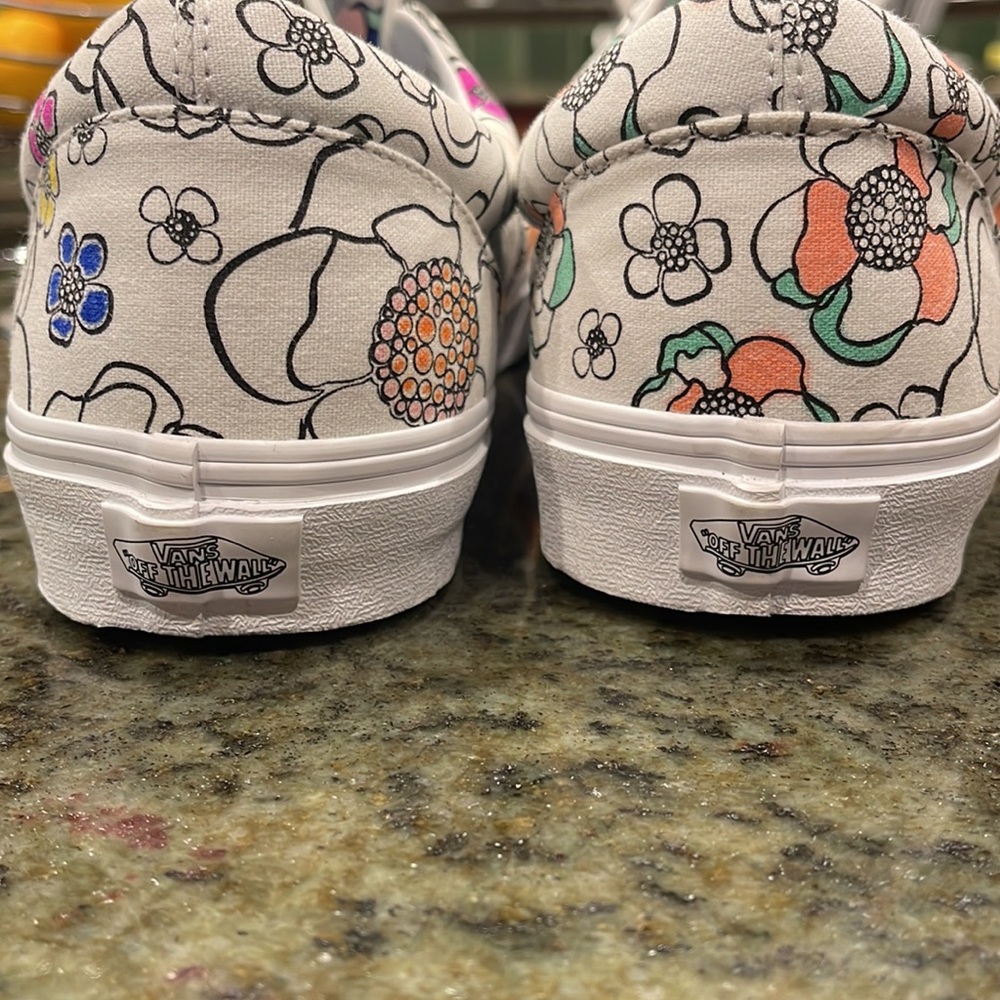 Vans Flower Design Beautiful sneakers size 12. NWOT - Picture 7 of 12